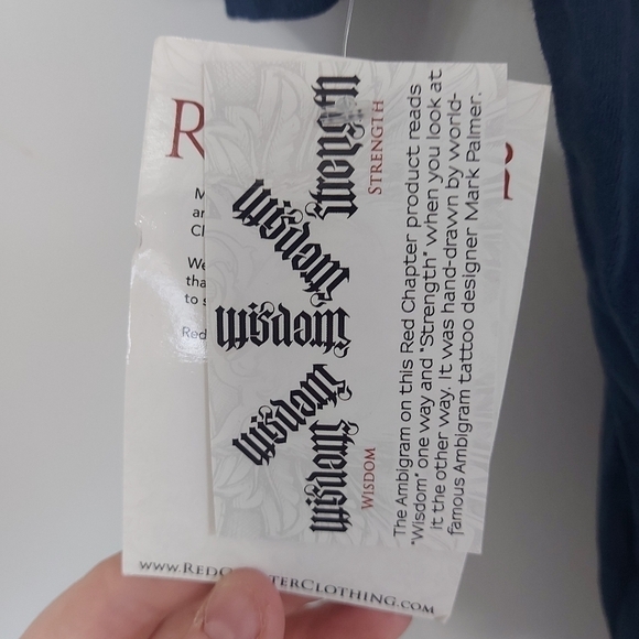 🌹BNWT redchapter wisdom/strength tshirt medium - Picture 3 of 4